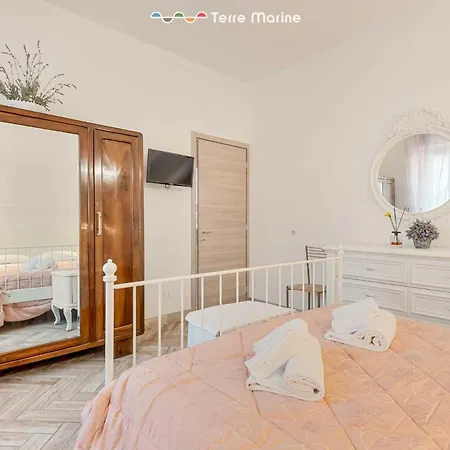 Apartment La Corte Dei Valemi 2-3, Terremarine *